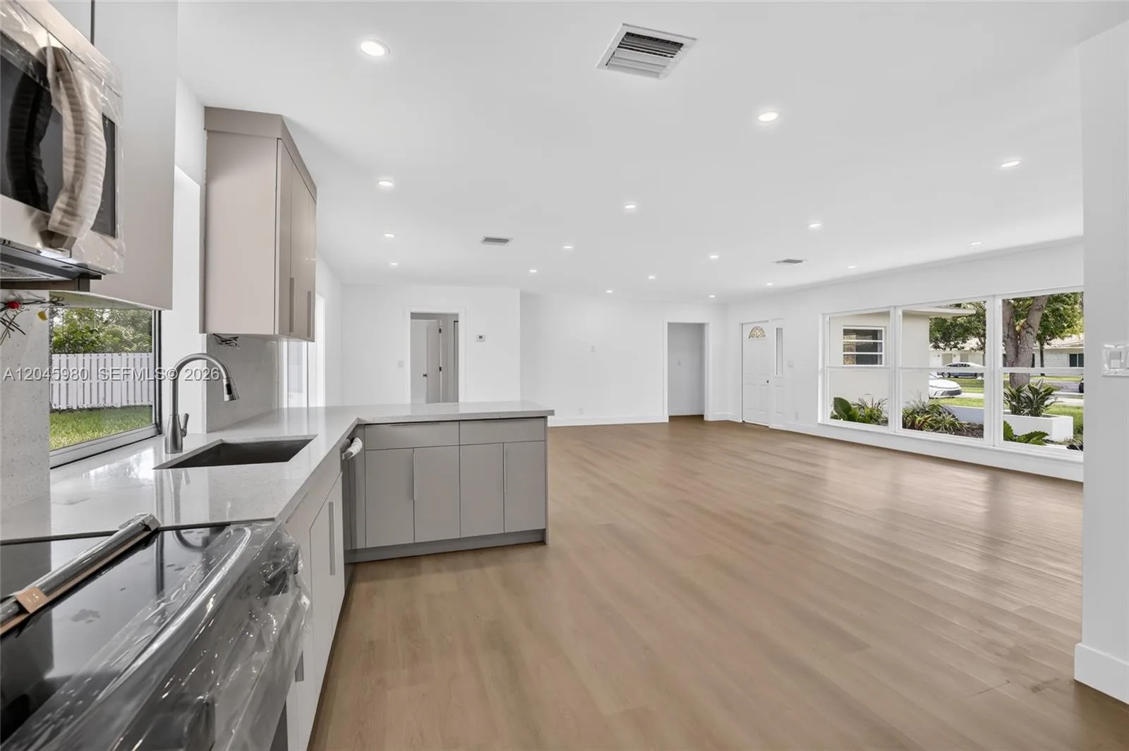 7040 NW 8th Ct, Plantation, FL 33317 photo 9