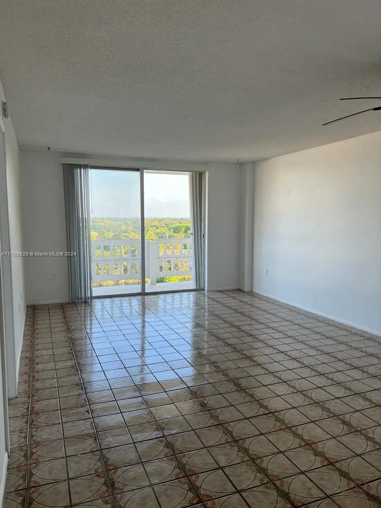 15600 NW 7th Ave # 821, Miami, FL 33169