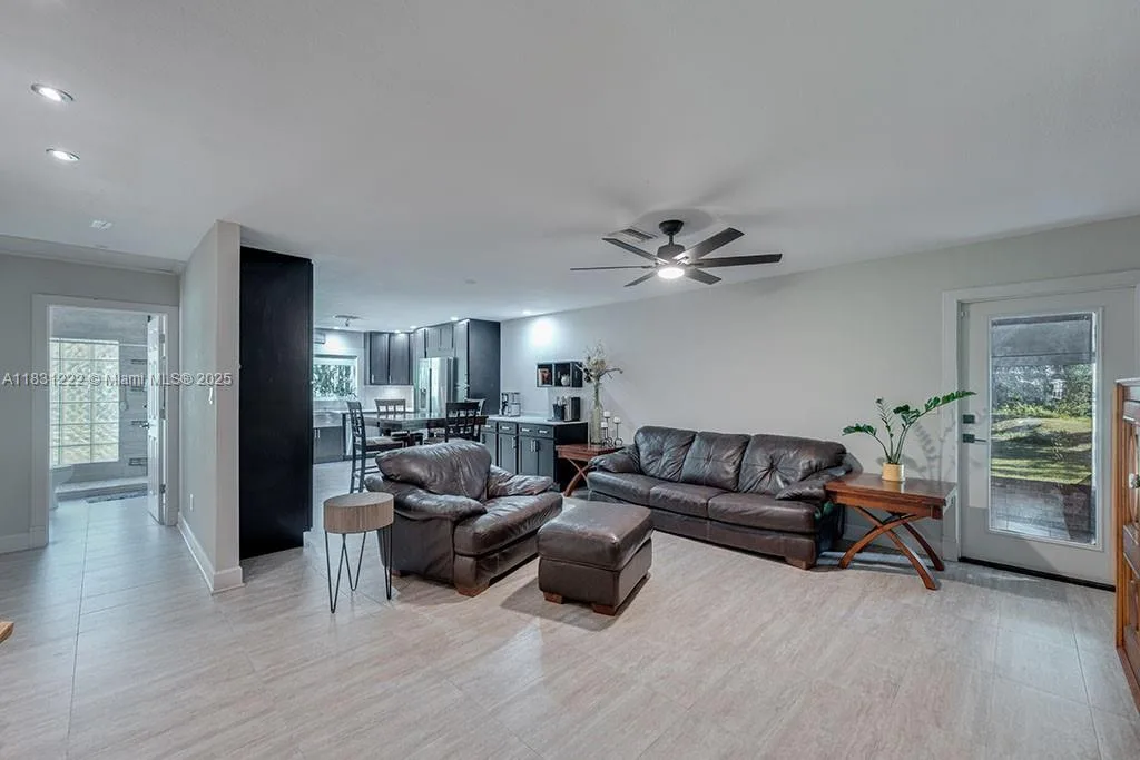 15621 Wendy Lane, Fort Myers, FL 33905 photo 4