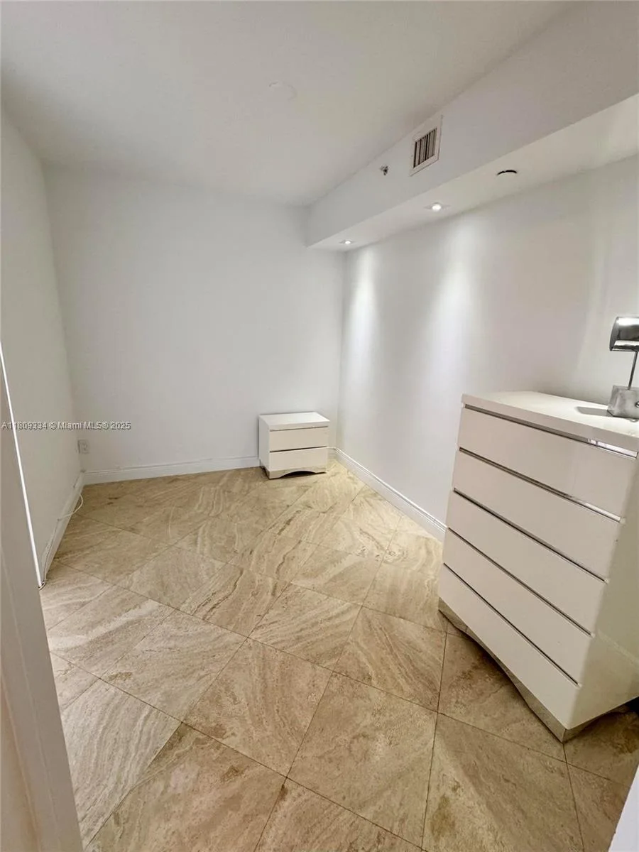 4779 Collins Ave # 2106, Miami Beach, FL 33140 photo 11