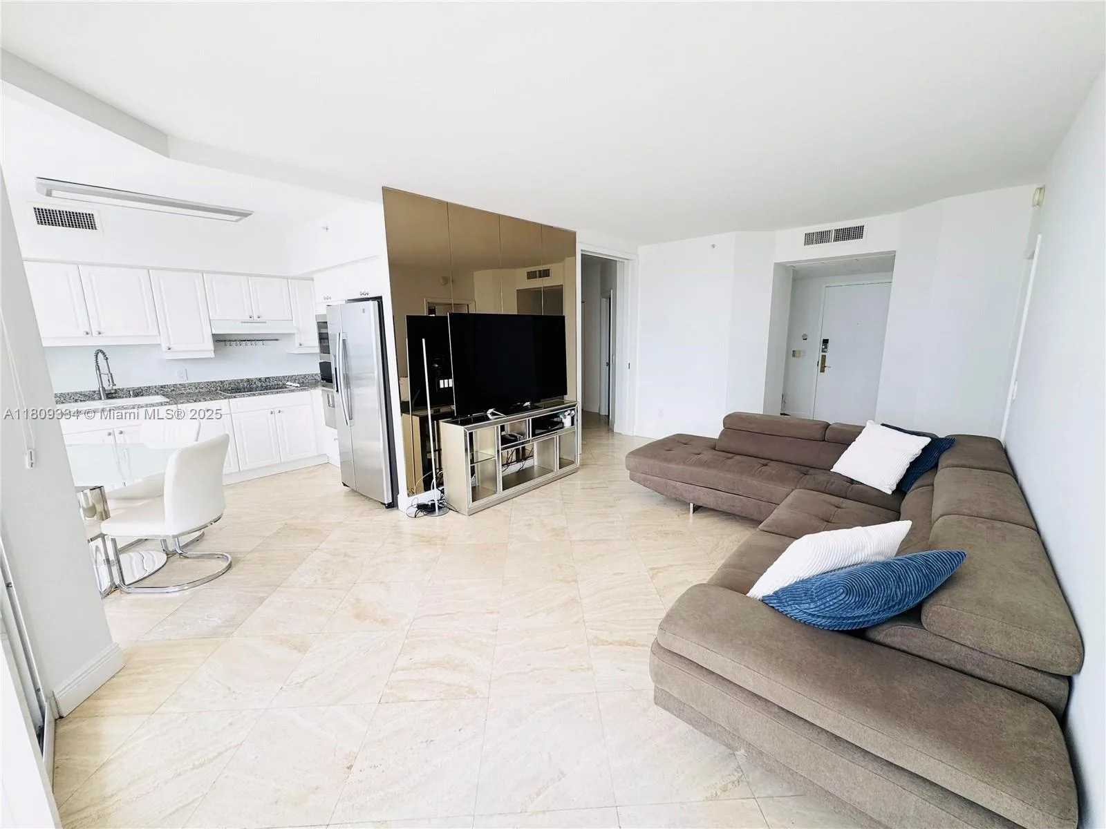 4779 Collins Ave # 2106, Miami Beach, FL 33140 photo 6