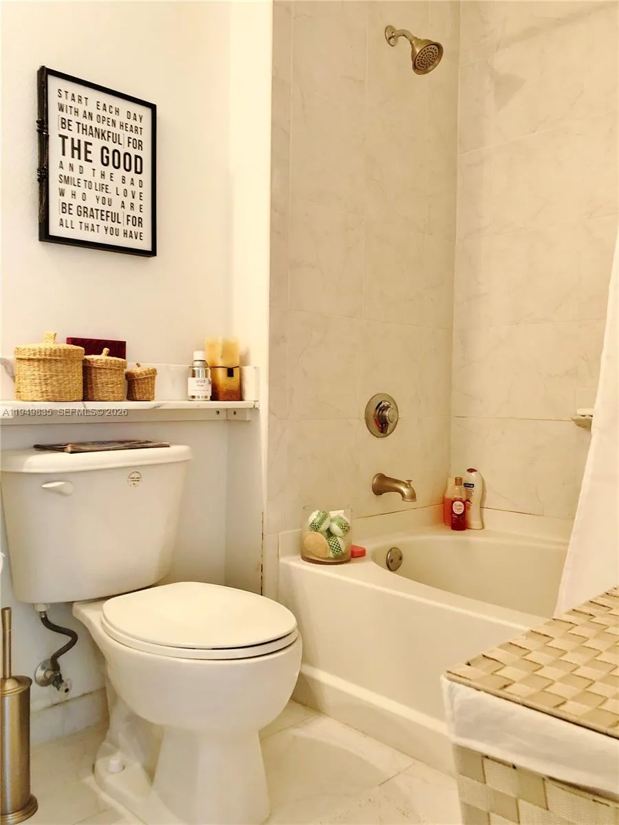 234 NE 3rd St # 1605, Miami, FL 33132 photo 8