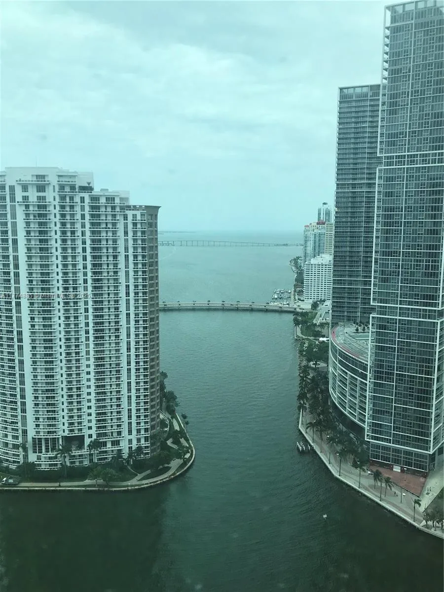300 S Biscayne Blvd # T-3106, Miami, FL 33131