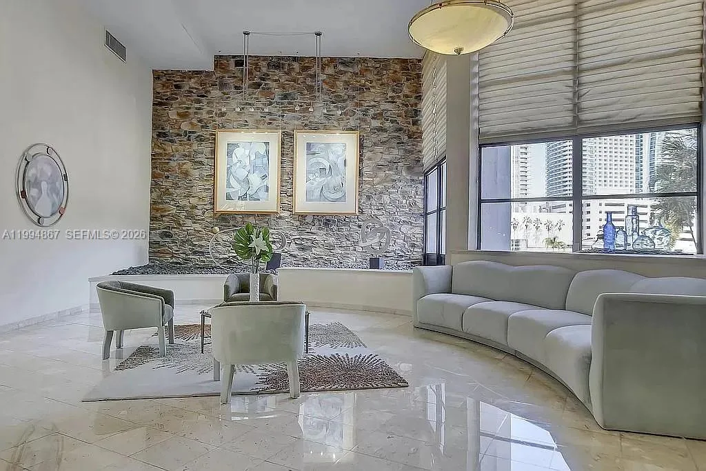 600 Parkview Dr # 222, Hallandale Beach, FL 33009
