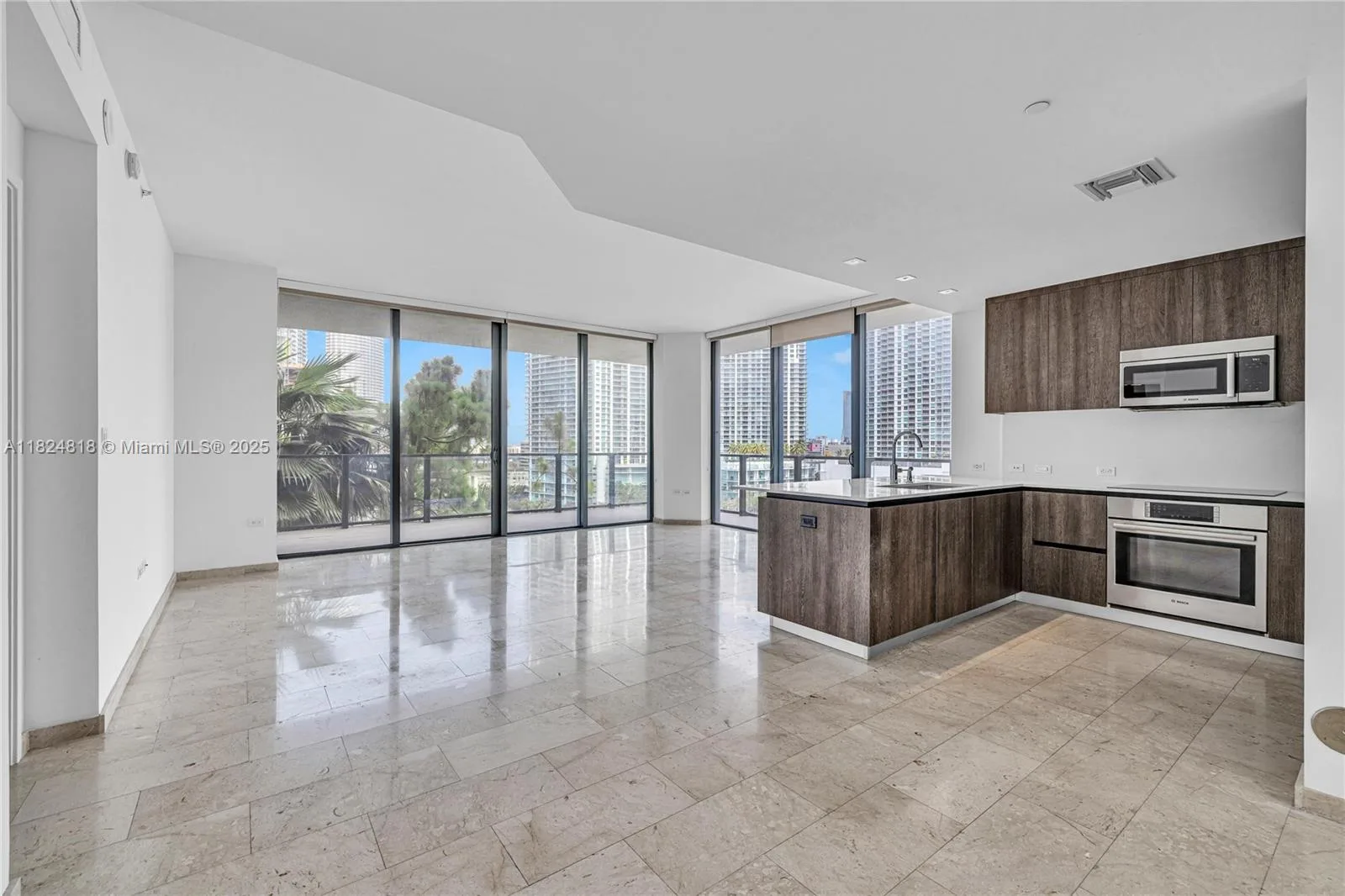 68 SE 6th St # 712, Miami, FL 33131