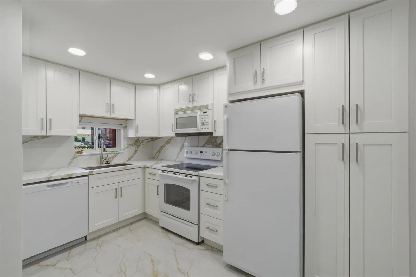 371 S Hollybrook Drive # 106, Pembroke Pines, FL 33025