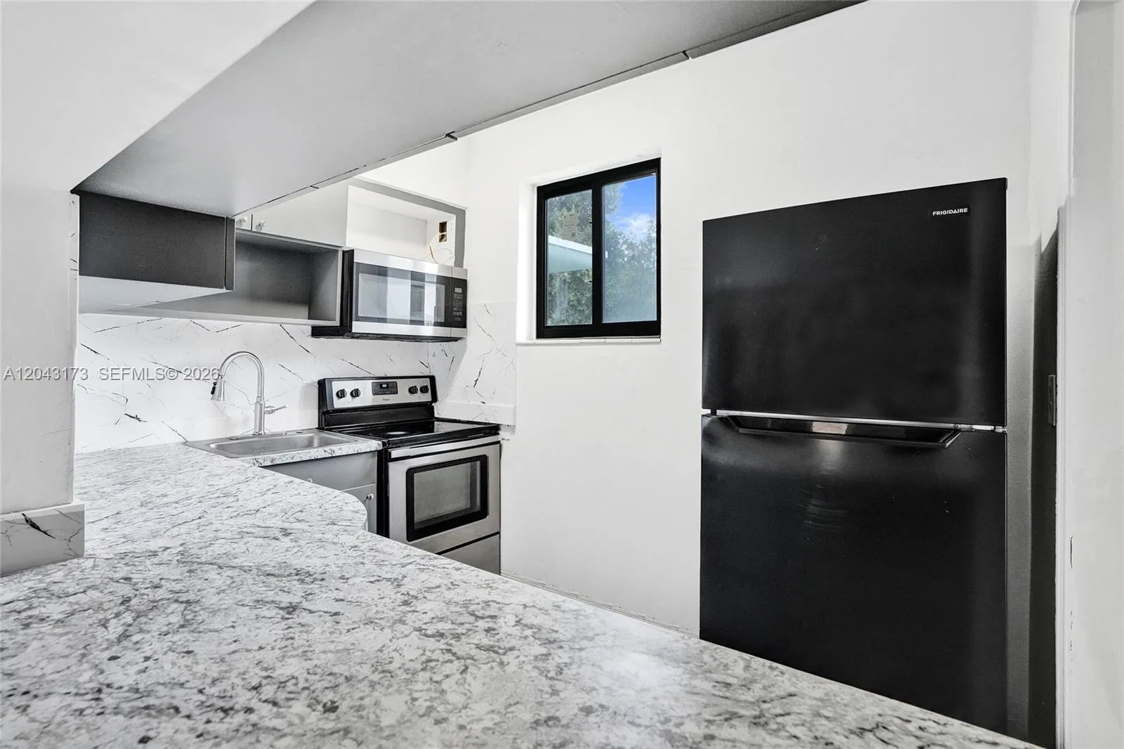 1400 NE 148th St, Miami, FL 33161 photo 2