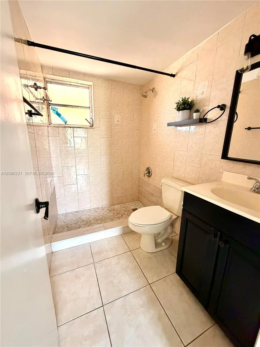 840 NW 87th Ave # 406, Miami, FL 33172 photo 2