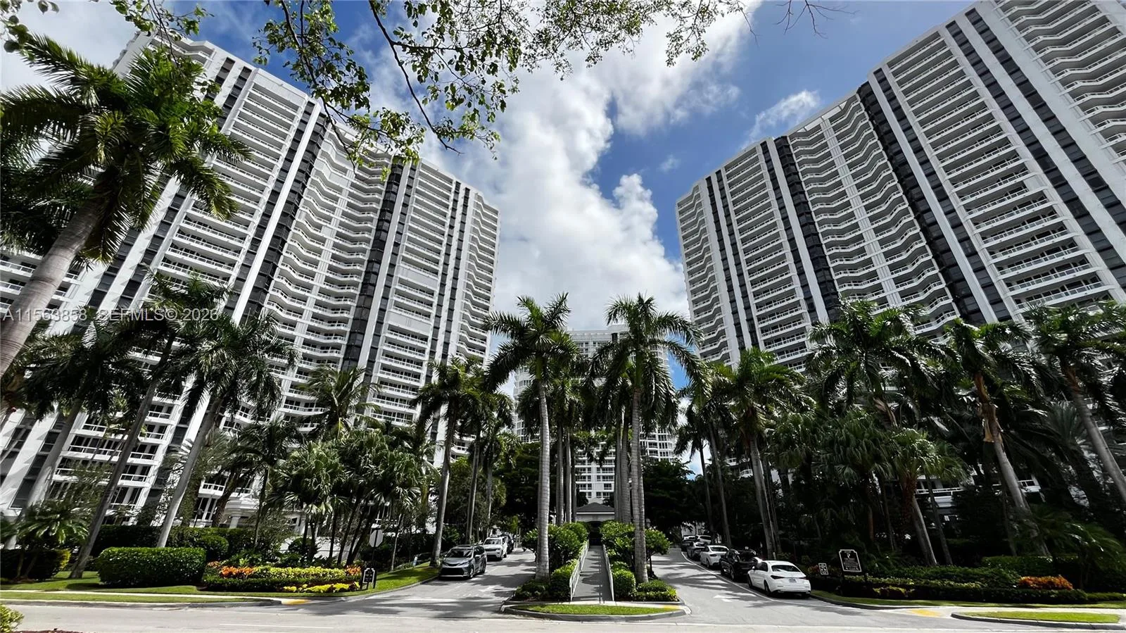 21205 Yacht Club Dr # PH09, Aventura, FL 33180 photo 2