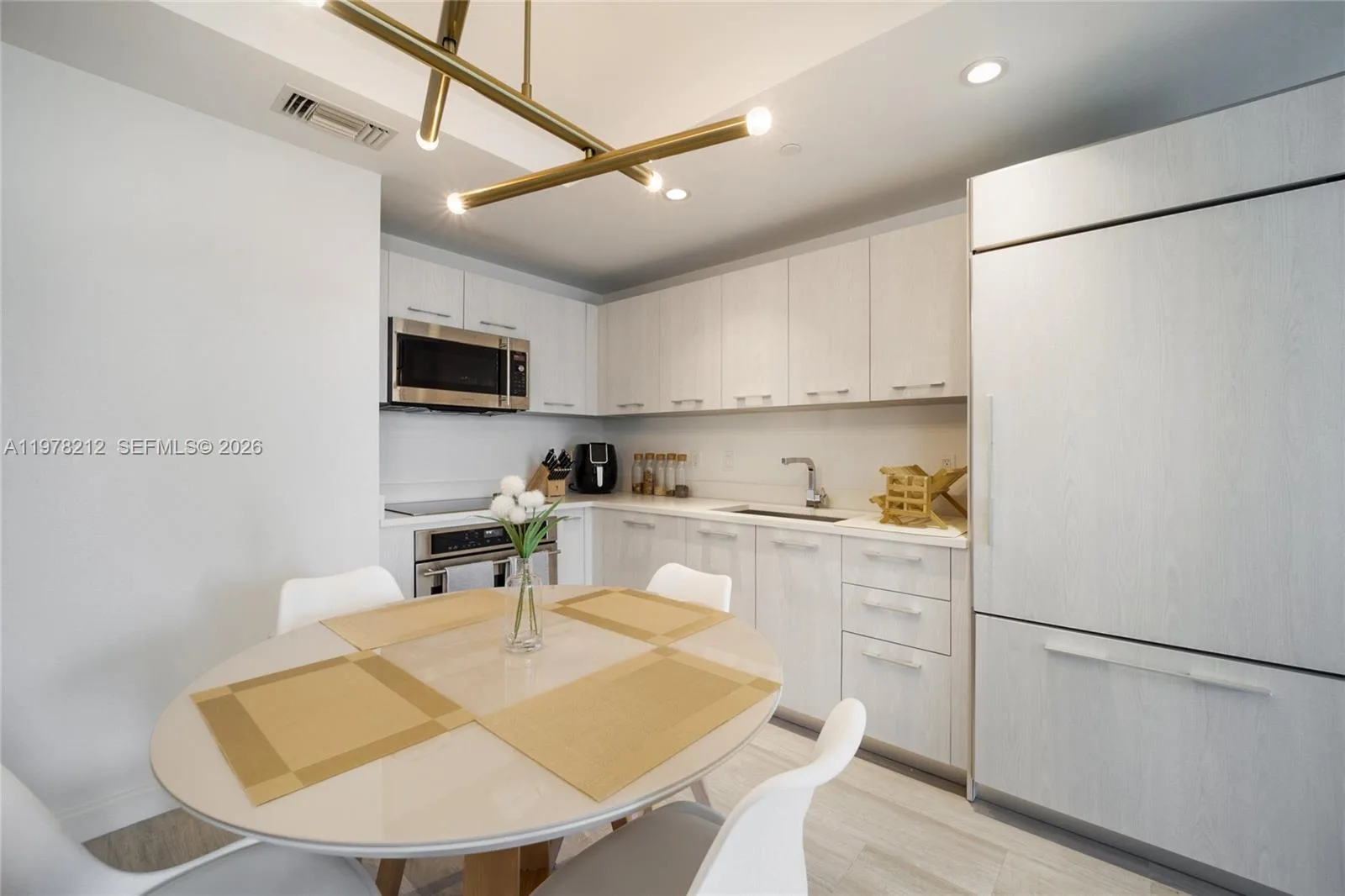 45 SW 9th St # 1904, Miami, FL 33130 photo 4