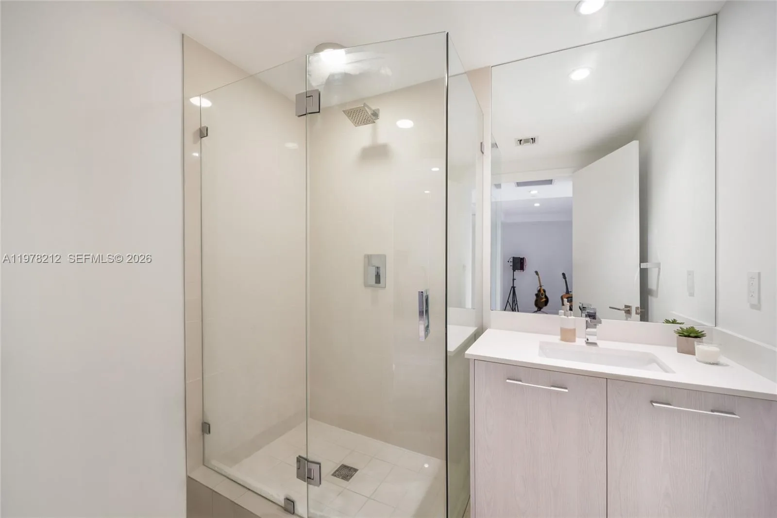45 SW 9th St # 1904, Miami, FL 33130 photo 9