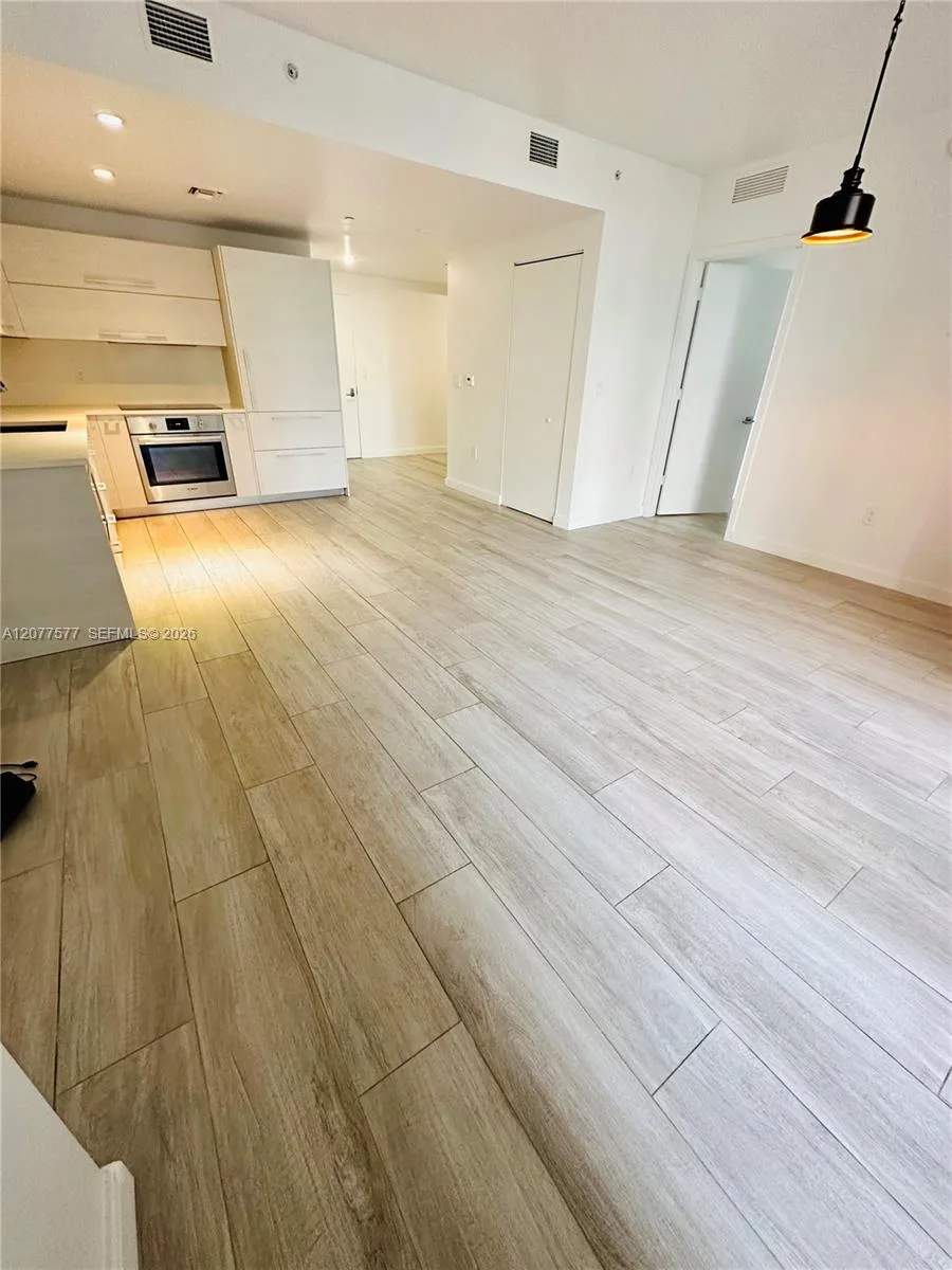 45 SW 9th St # 1202, Miami, FL 33130 photo 6