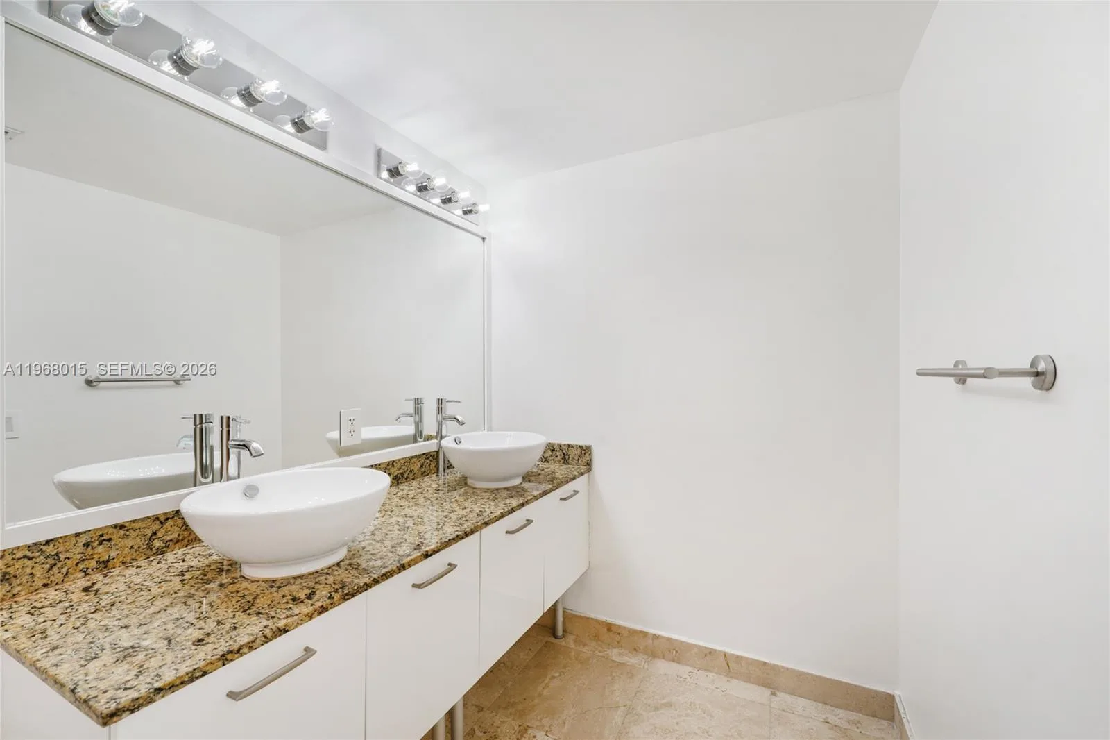 41 SE 5th St # 1514, Miami, FL 33131 photo 9