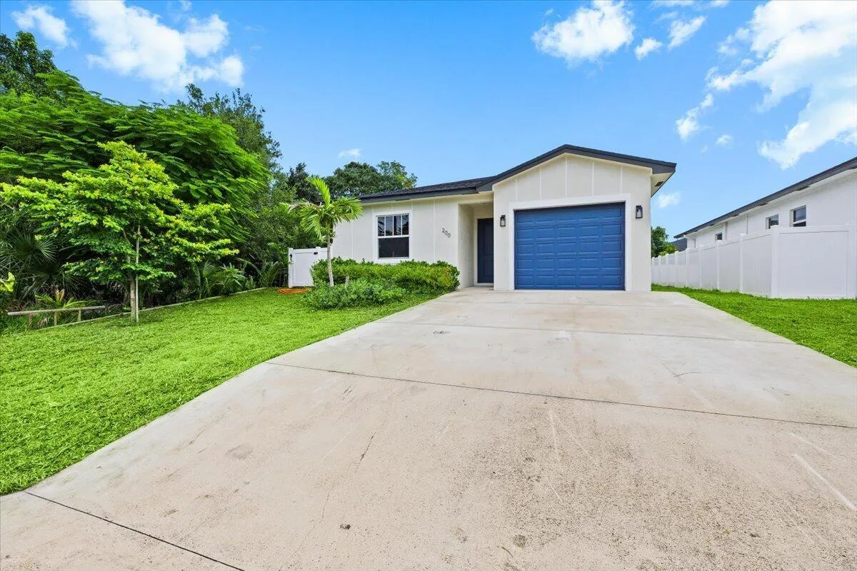 200 Marie Drive, West Palm Beach, FL 33415 photo 2