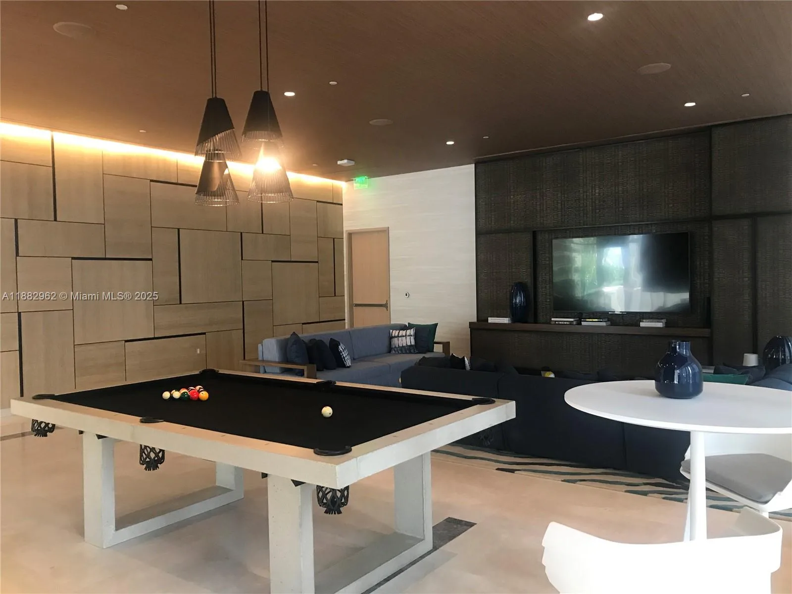 45 SW 9th St # 2405, Miami, FL 33130 photo 3