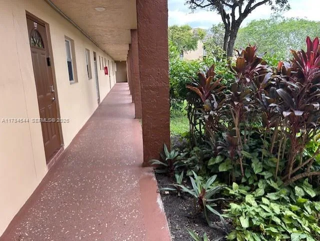 9350 Sunrise Lakes Blvd # 109, Sunrise, FL 33322