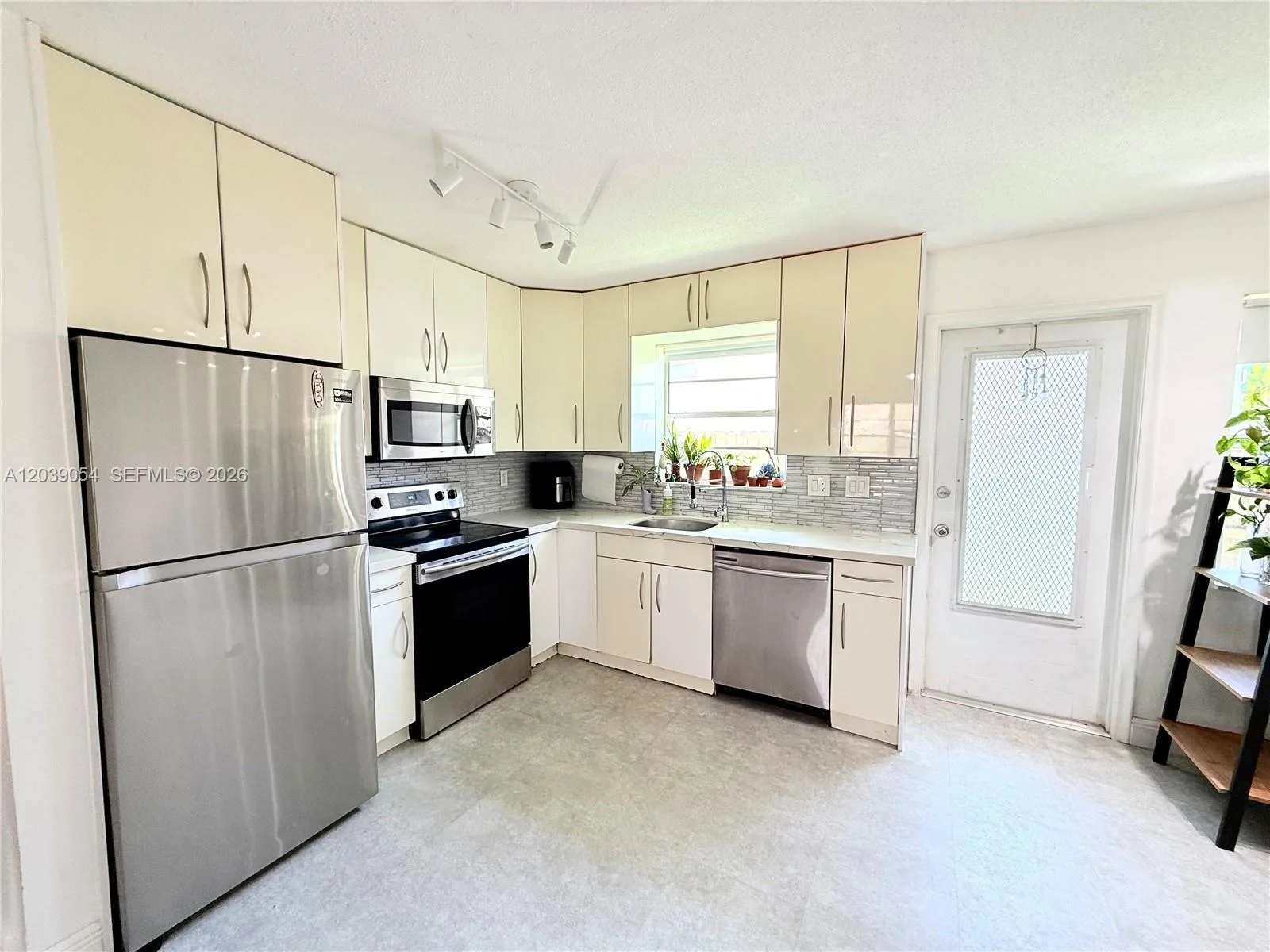 1722 Mayo St # 105, Hollywood, FL 33020 photo 8