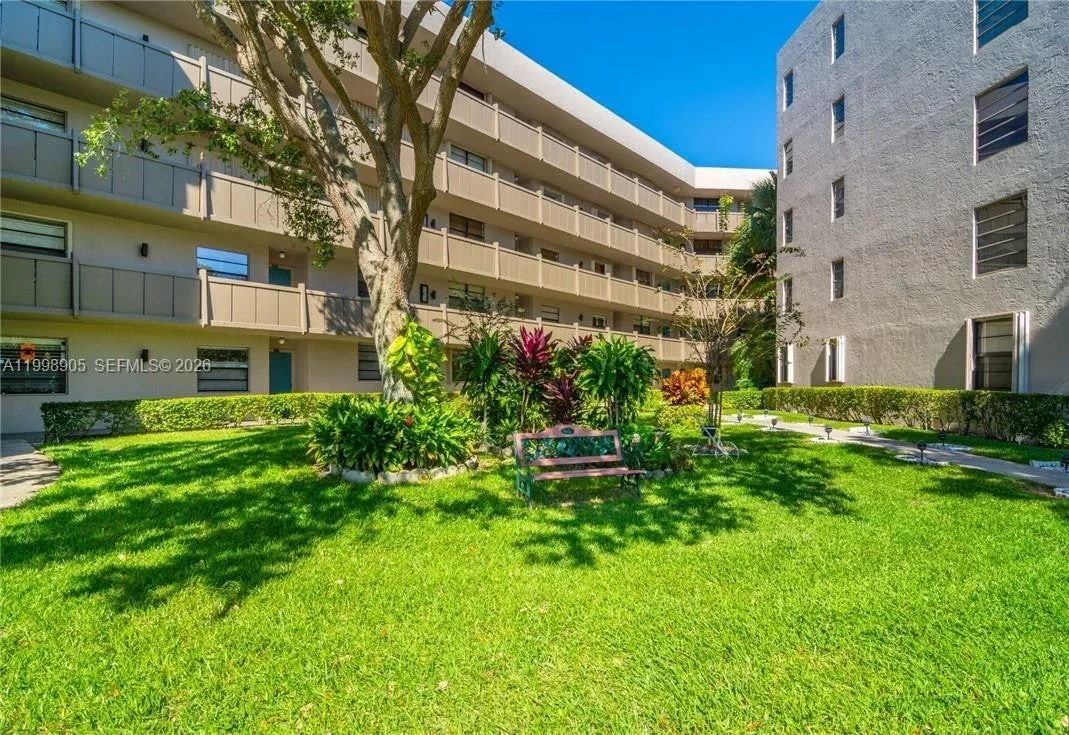 1100 Colony Point Cir # 105, Pembroke Pines, FL 33026