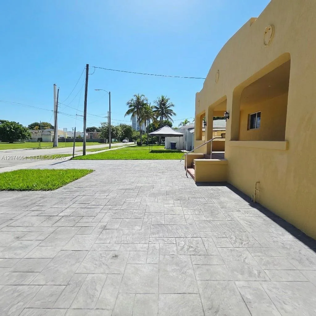 1934 NW 35th St, Miami, FL 33142