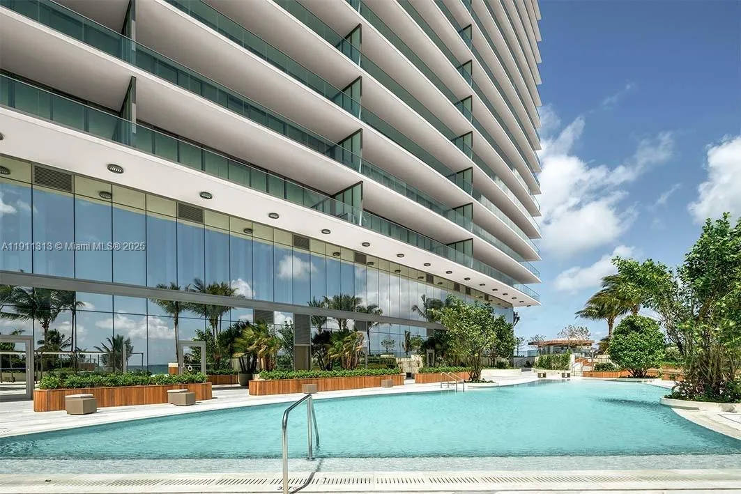 18975 Collins Ave # 3104, Sunny Isles Beach, FL 33160 photo 2
