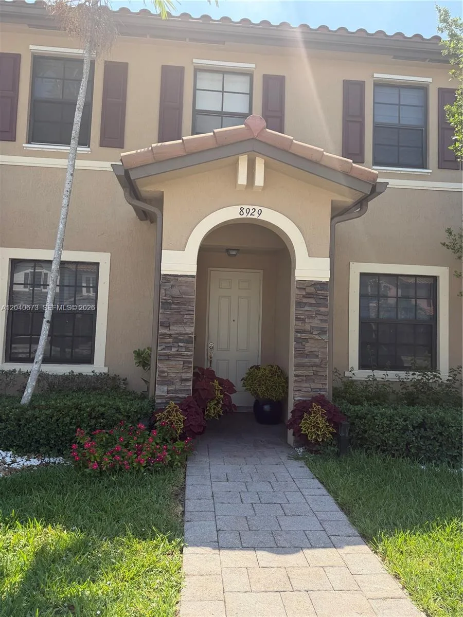 8929 W 35th Way, Hialeah, FL 33018