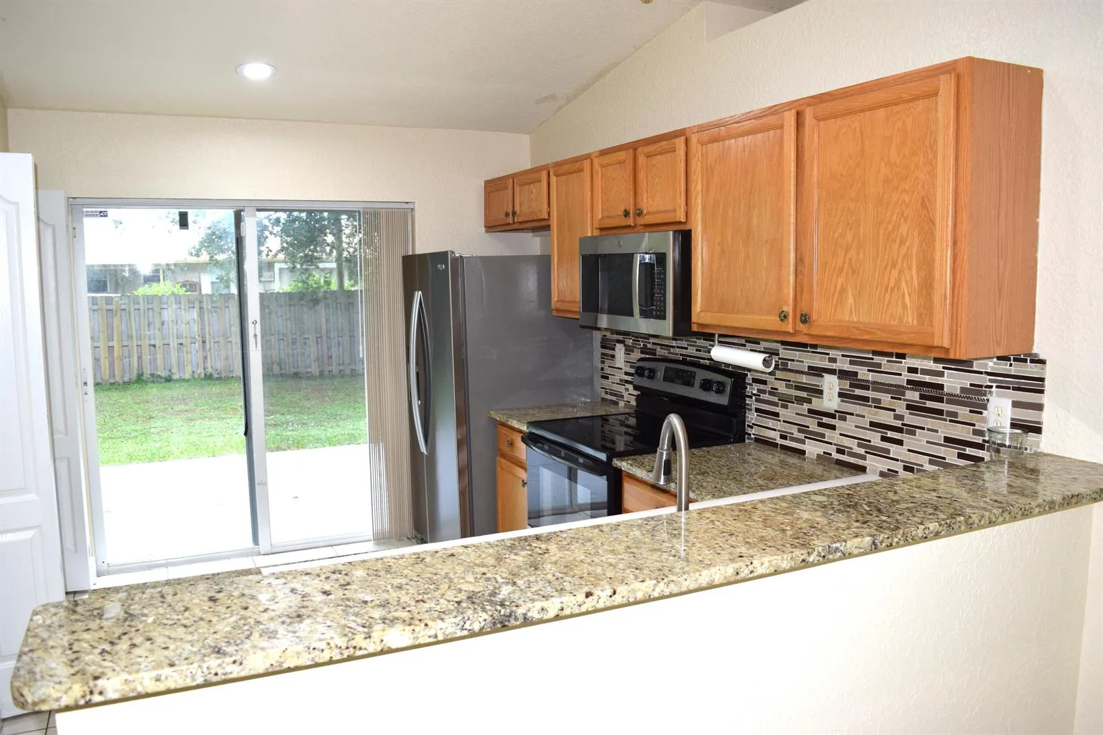425 PERRY Avenue, FL 33463 photo 2