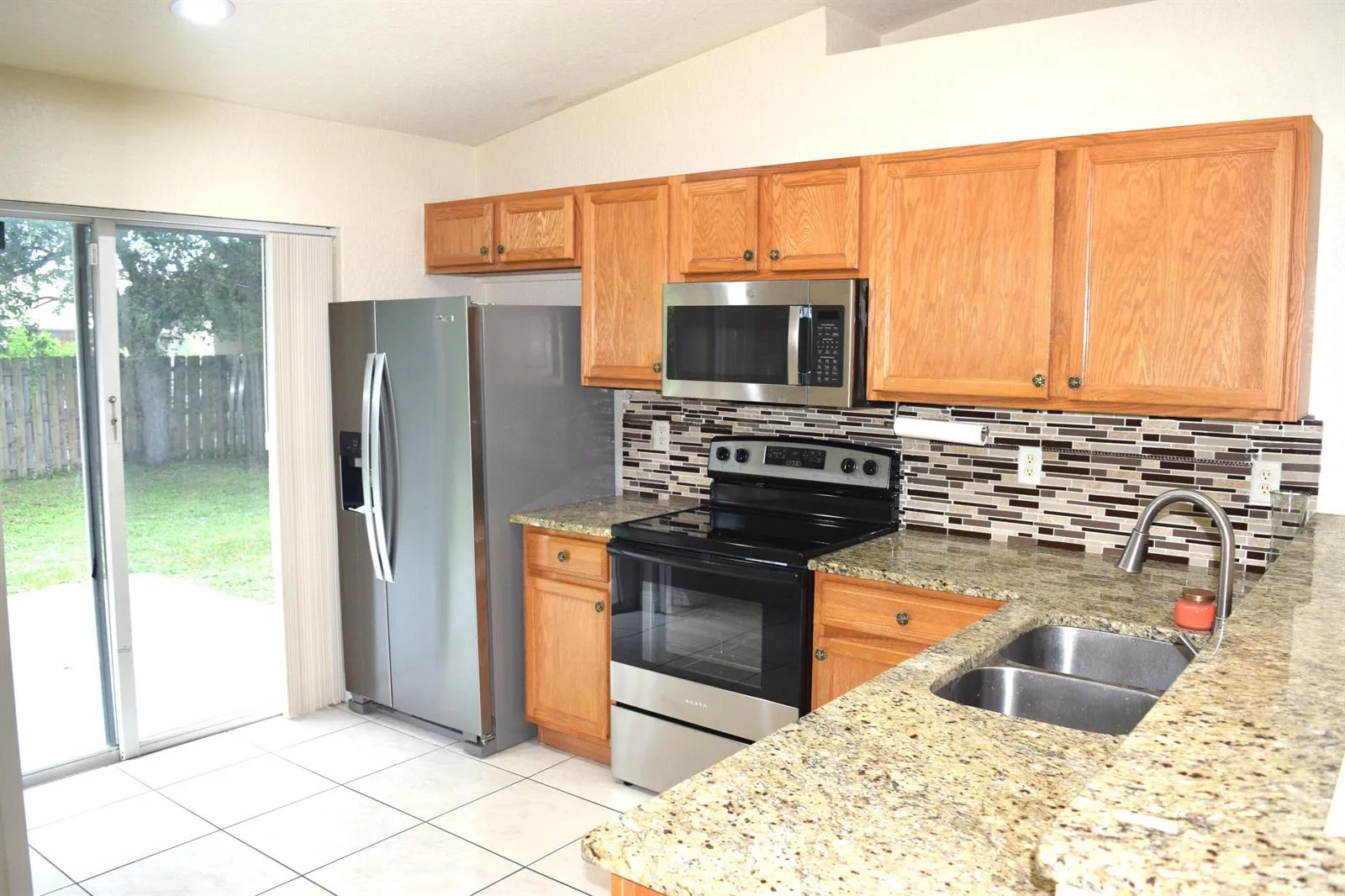 425 PERRY Avenue, FL 33463 photo 3