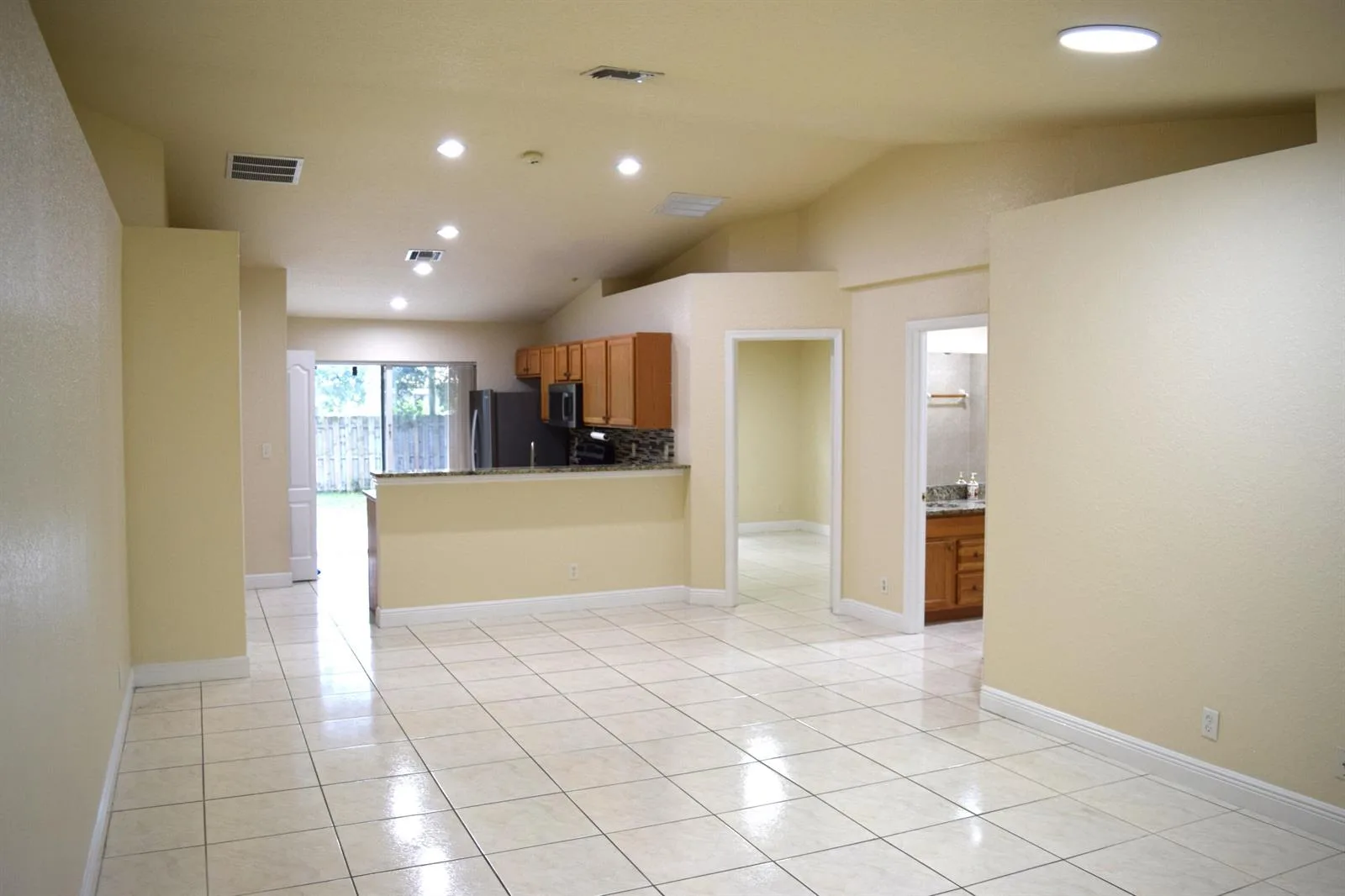 425 PERRY Avenue, FL 33463 photo 5