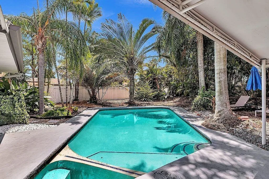 1580 NE 35TH Street, Oakland Park, FL 33334