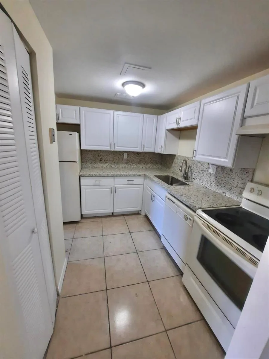 409 Executive Center Drive # 208, West Palm Beach, FL 33401