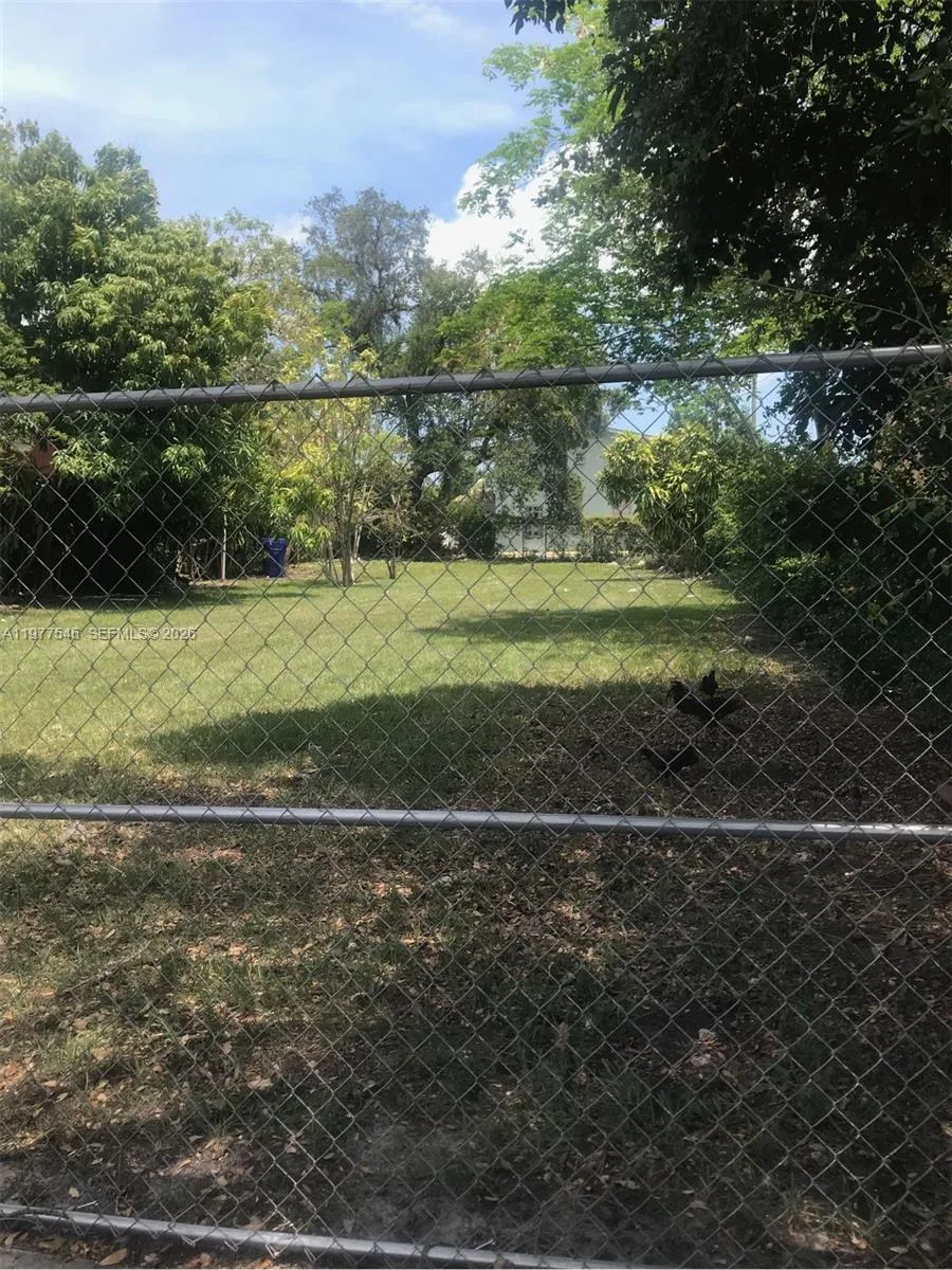 61 NW 17th Pl, Miami, FL 33125 photo 7