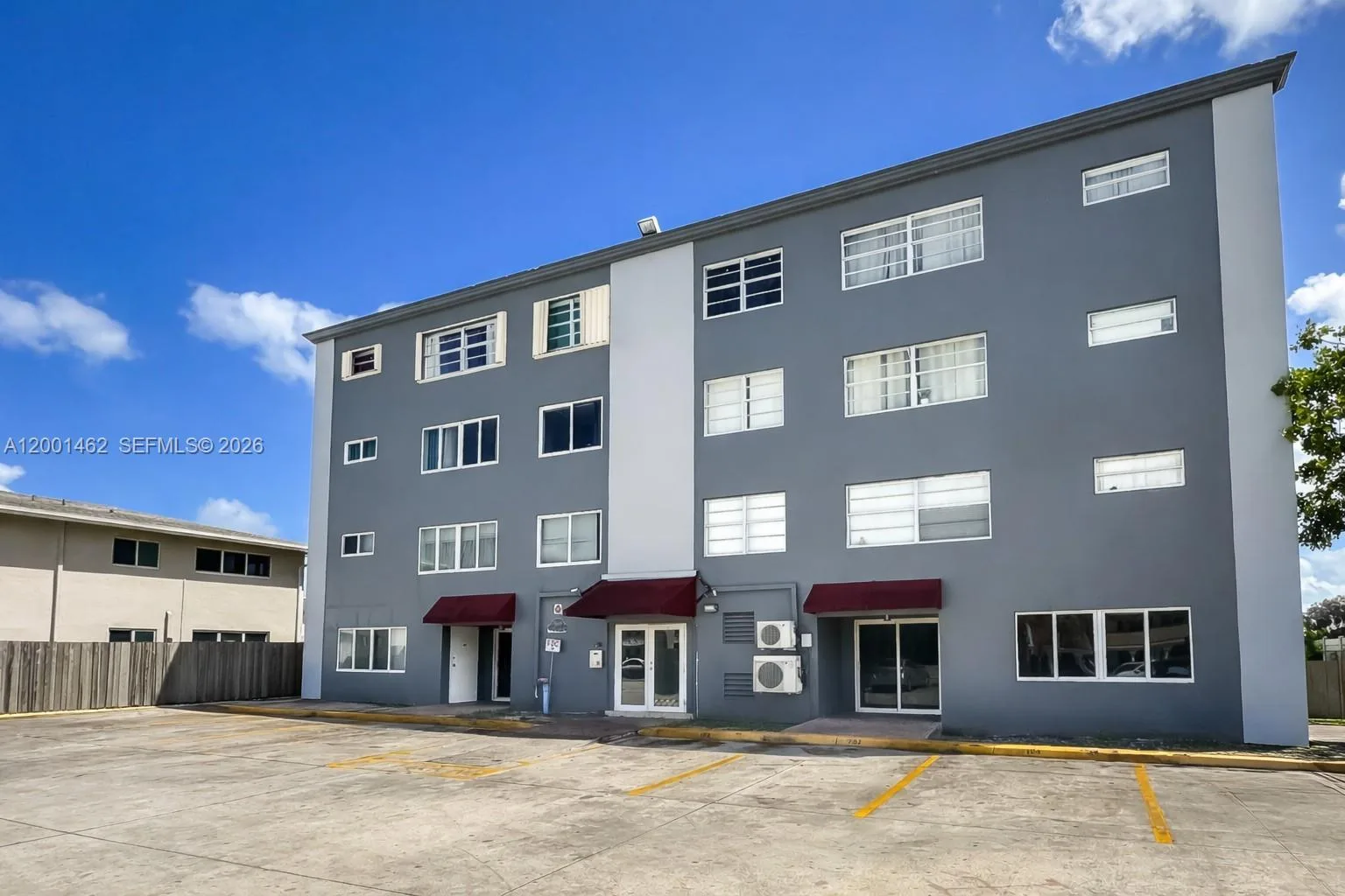 1060 Crystal Lake Dr # 401, Deerfield Beach, FL 33064 photo 2