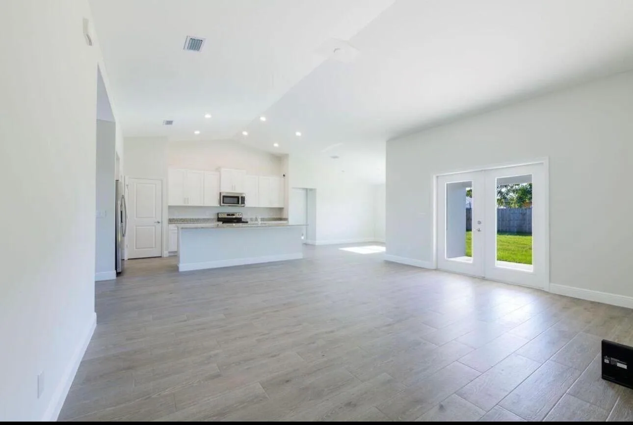 2372 SW Import Drive # 2372, Port St. Lucie, FL 34953 — zdjęcie 2