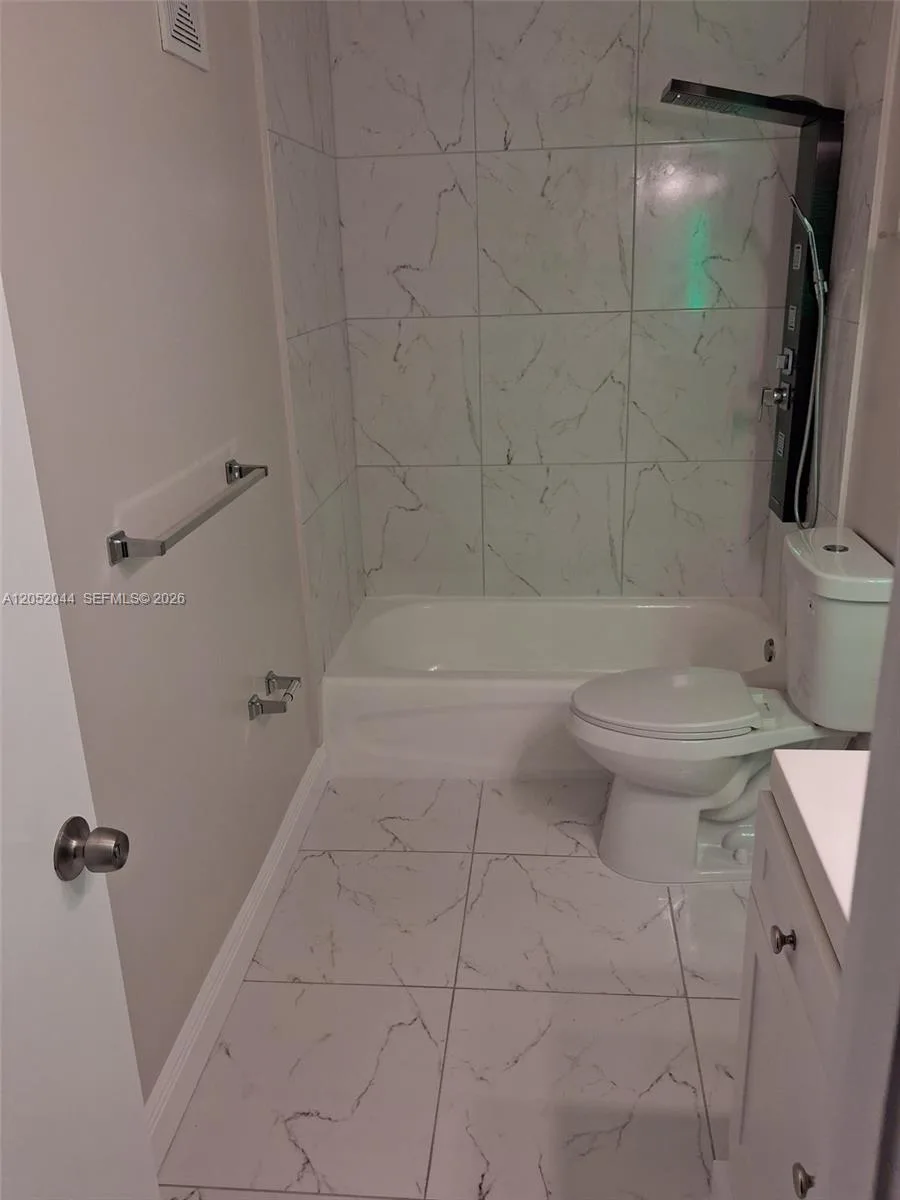 7245 NW 173rd Dr # 2502, Hialeah, FL 33015 — zdjęcie 2