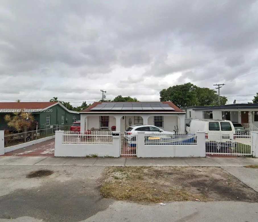 3627 NW 18th St, Miami, FL 33125