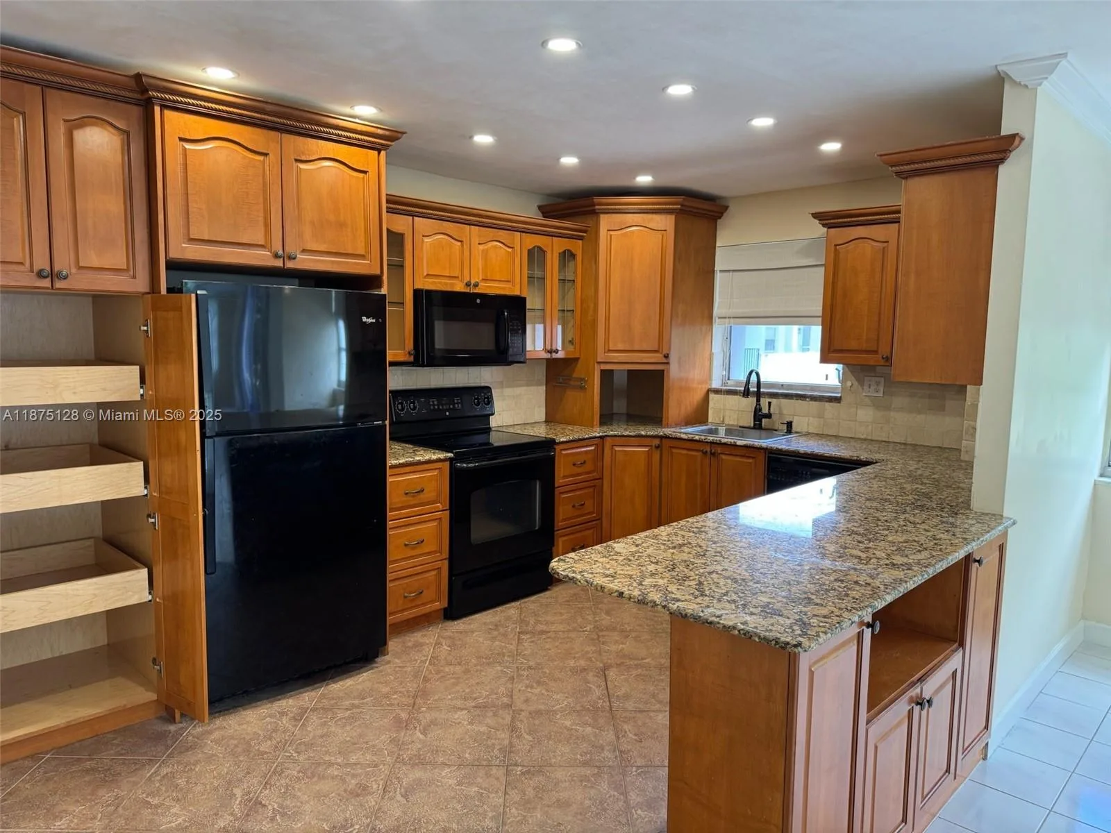 2780 NE 183rd St # 301, Aventura, FL 33160 photo 2