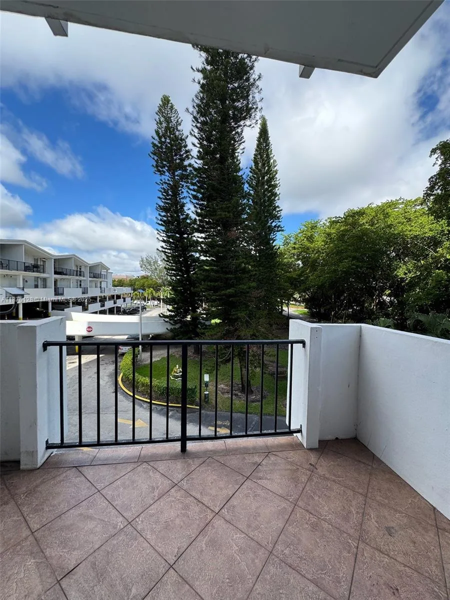 2780 NE 183rd St # 301, Aventura, FL 33160 photo 7