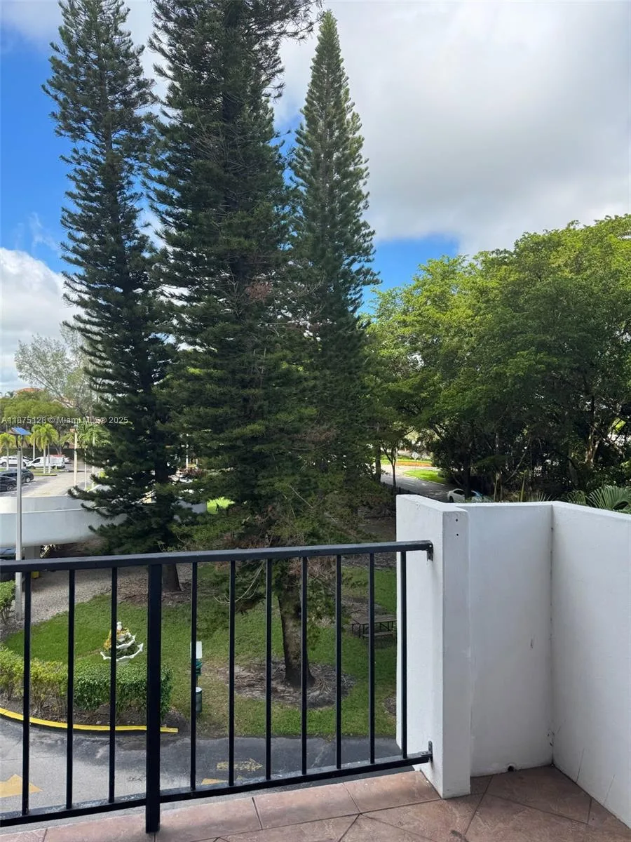 2780 NE 183rd St # 301, Aventura, FL 33160 photo 8