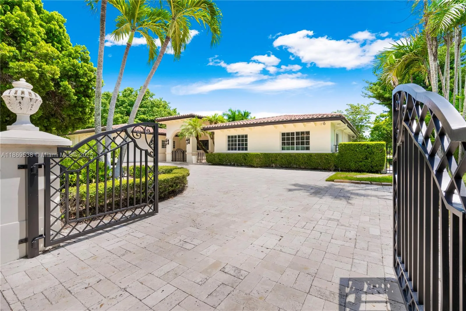 4001 Santa Maria St, Coral Gables, FL 33146 photo 2