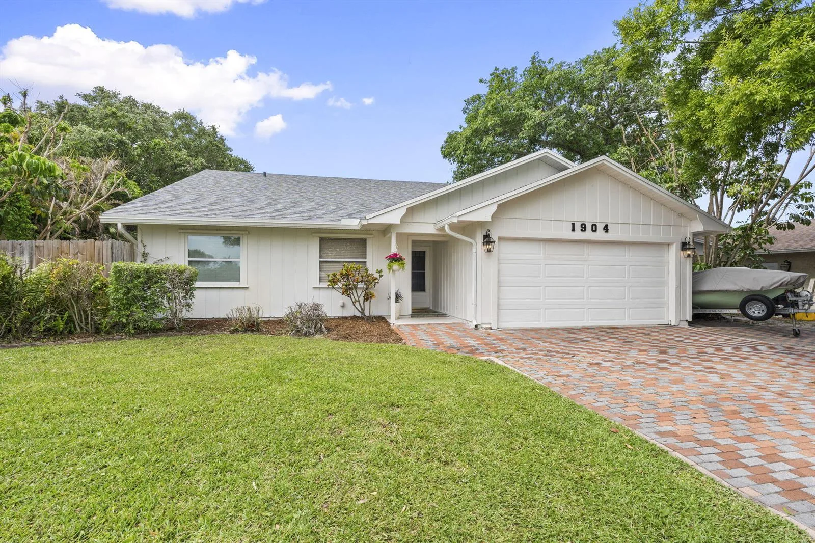 1904 NE Avenida Dracaena, Jensen Beach, FL 34957