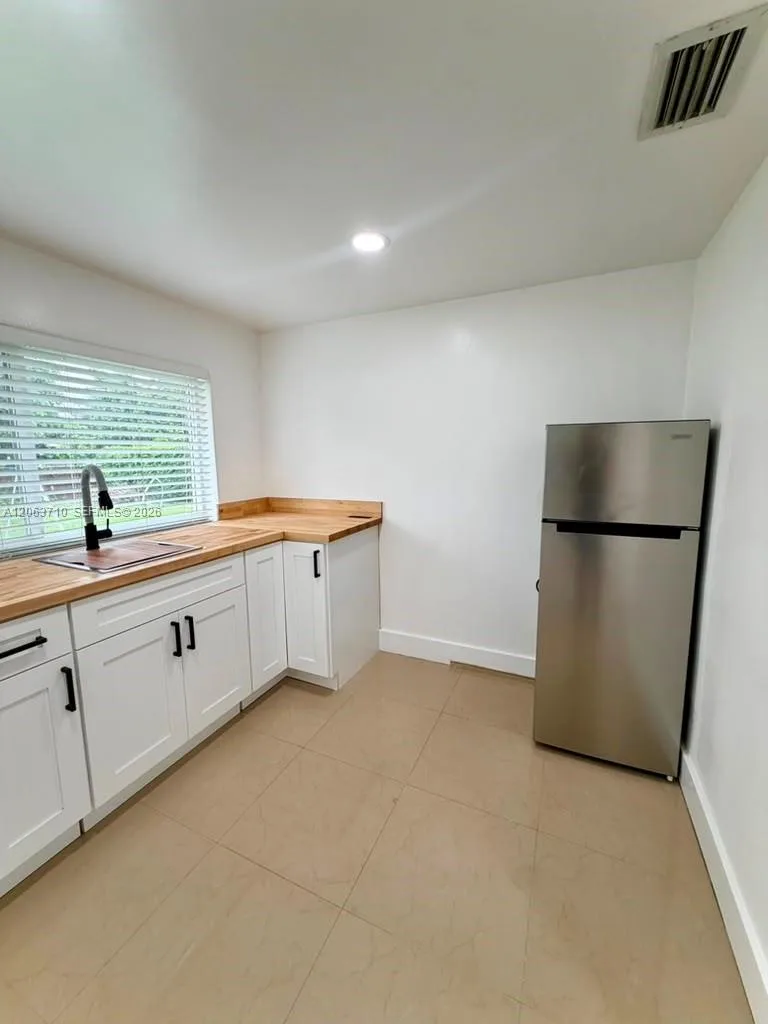 117 NE 115th St # 1, Miami, FL 33161