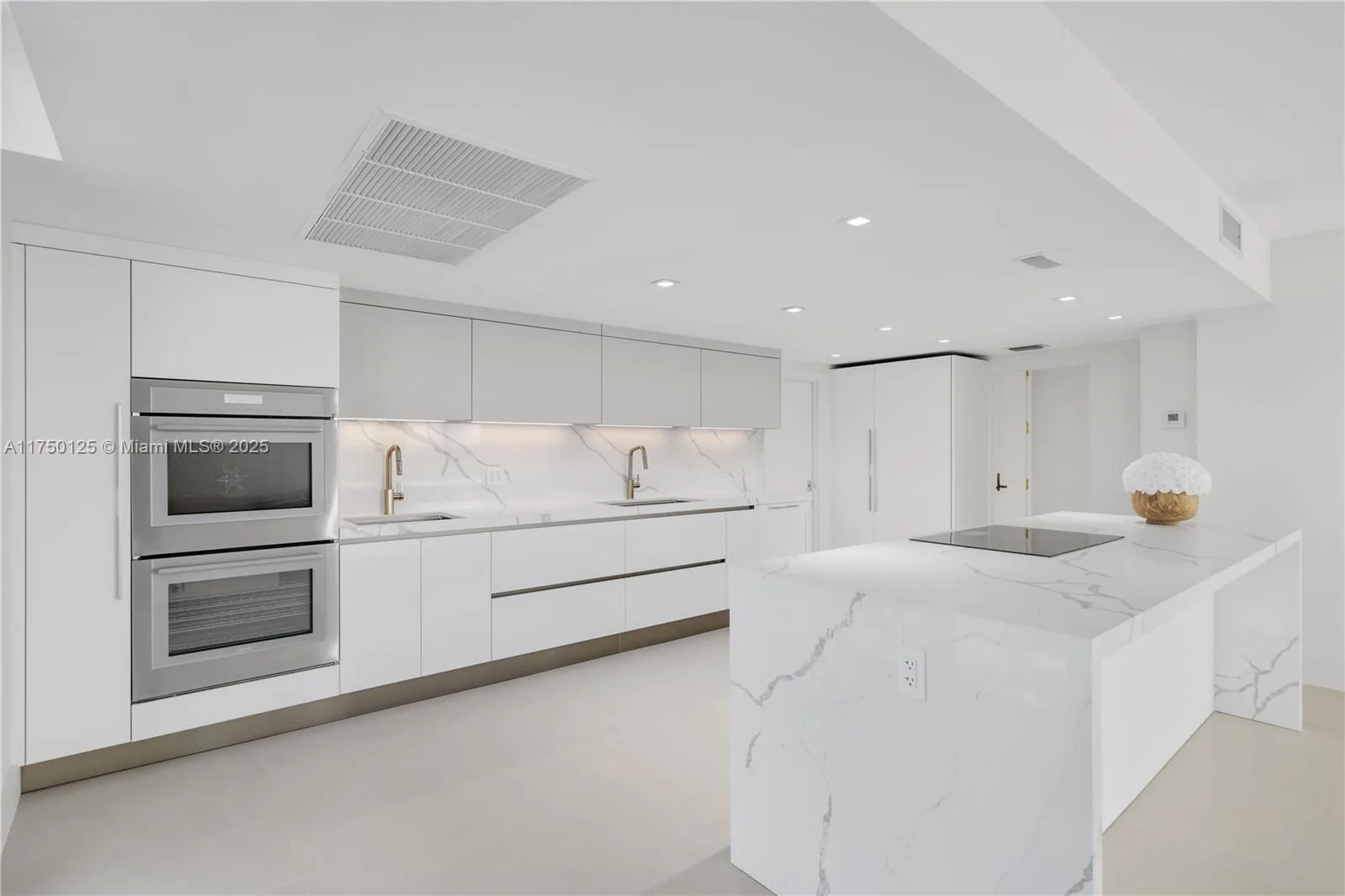 5500 Collins Ave # 802, Miami Beach, FL 33140 photo 2