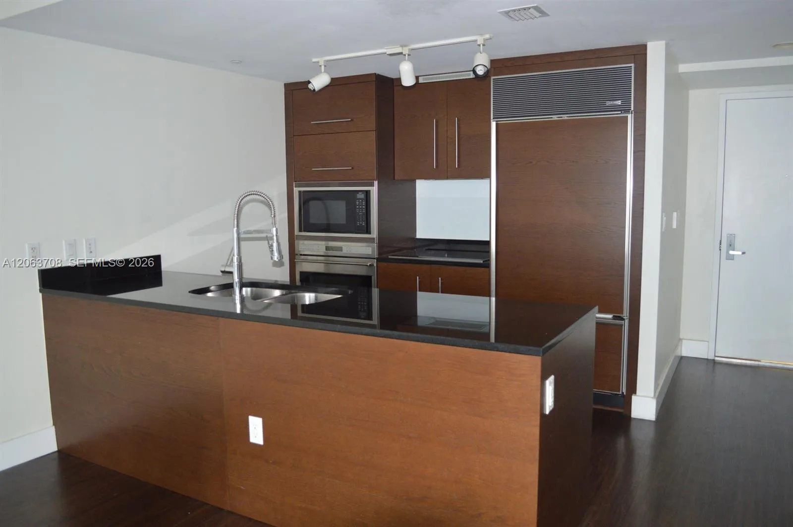 475 Brickell Ave # 1814, Miami, FL 33131 photo 7