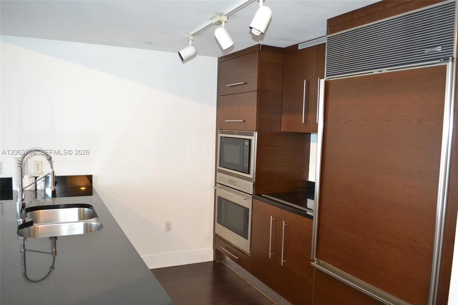 475 Brickell Ave # 1814, Miami, FL 33131 photo 8