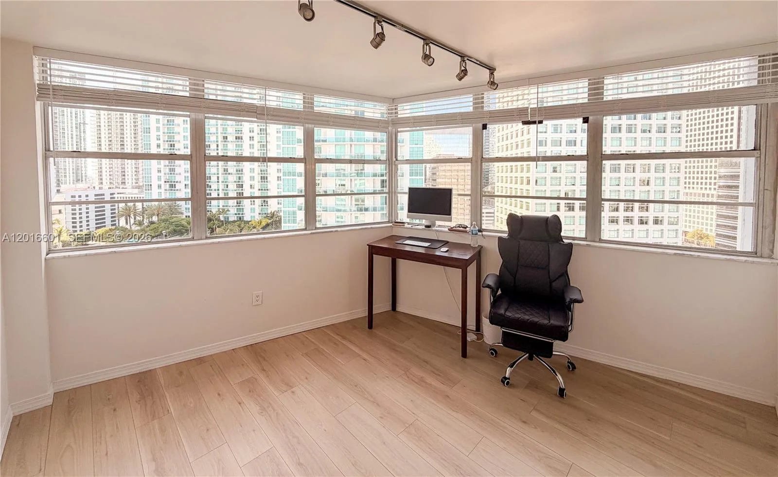 825 Brickell Bay Dr # 2050, Miami, FL 33131 photo 12