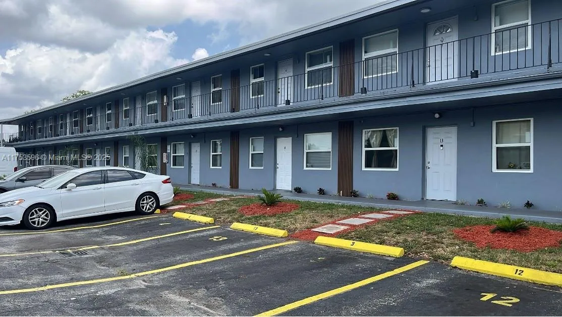6051 Arthur St # 14, Hollywood, FL 33024