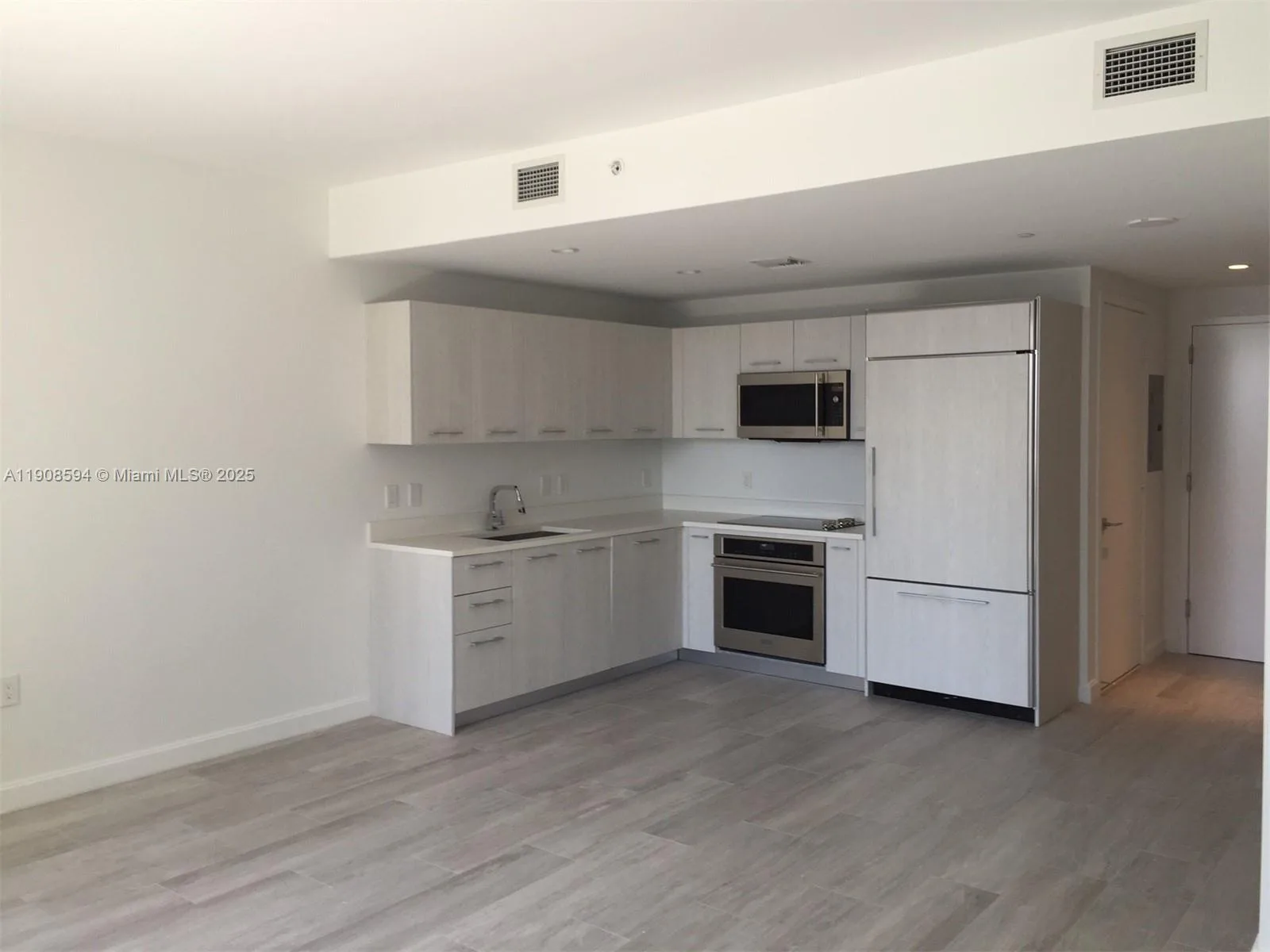 45 SW 9 st # 1402, Miami, FL 33131