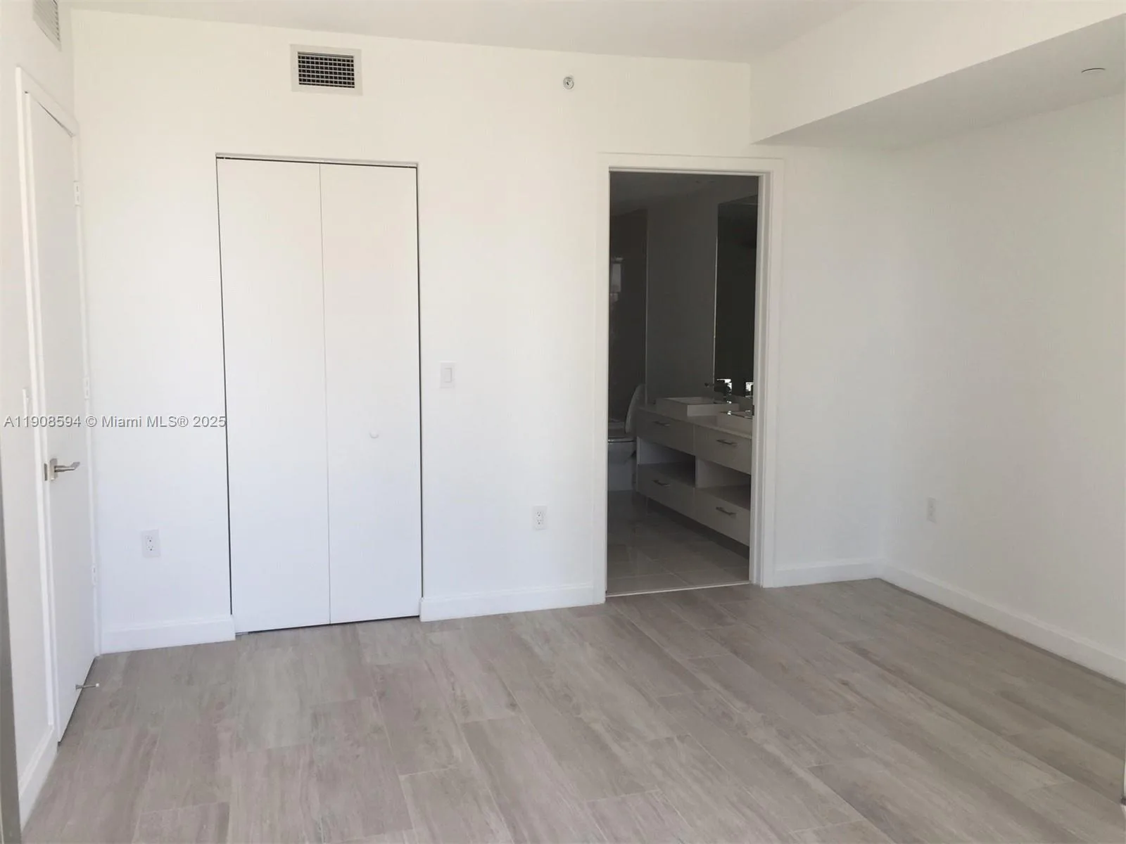 45 SW 9 st # 1402, Miami, FL 33131 photo 2