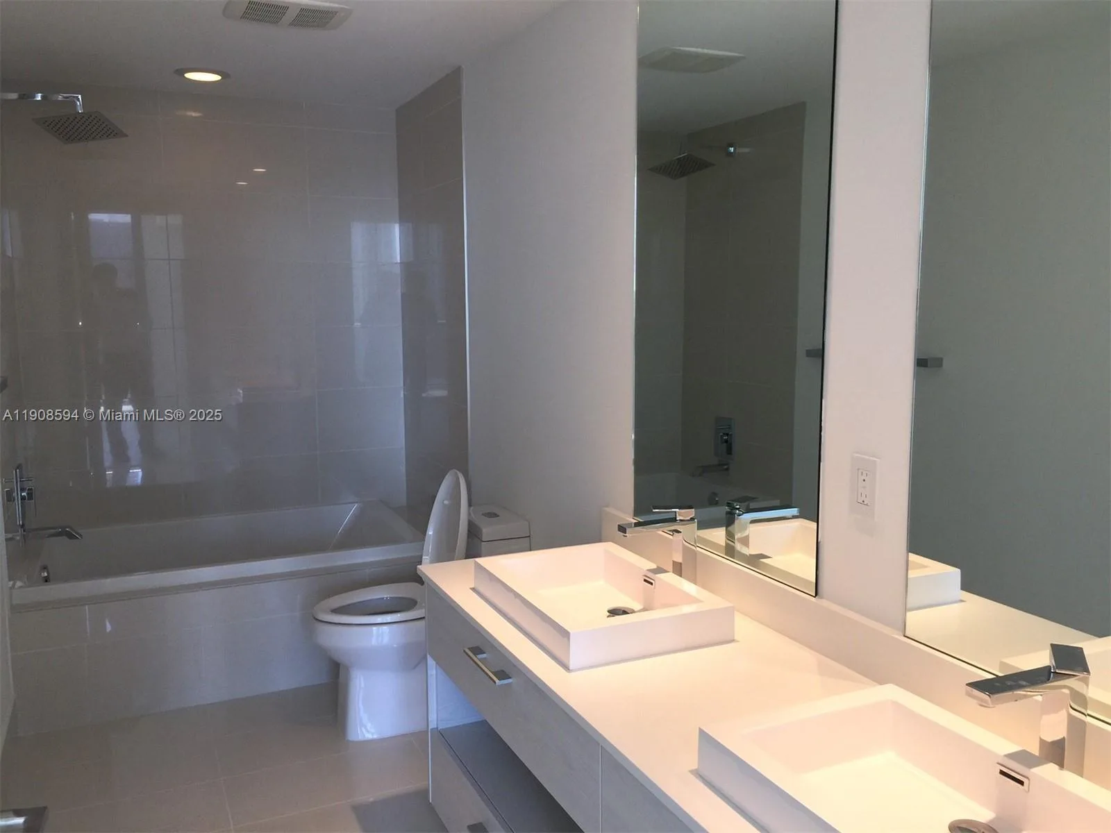 45 SW 9 st # 1402, Miami, FL 33131 photo 3