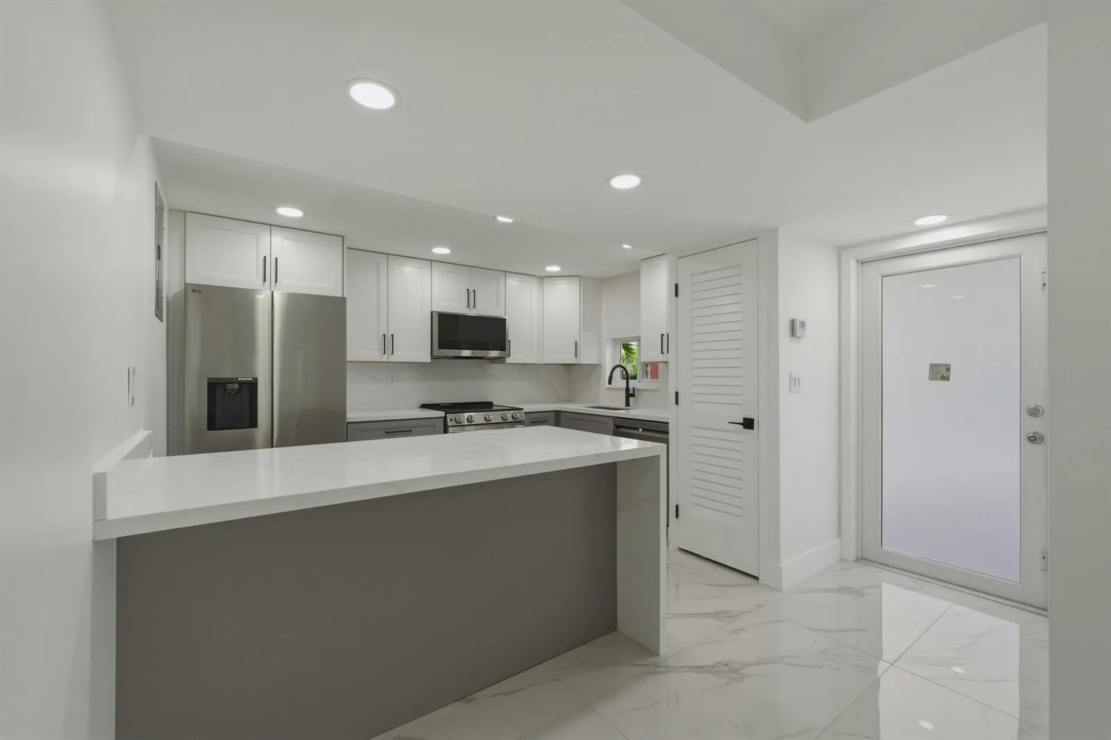 8970 S Hollybrook Boulevard # 205, Pembroke Pines, FL 33025